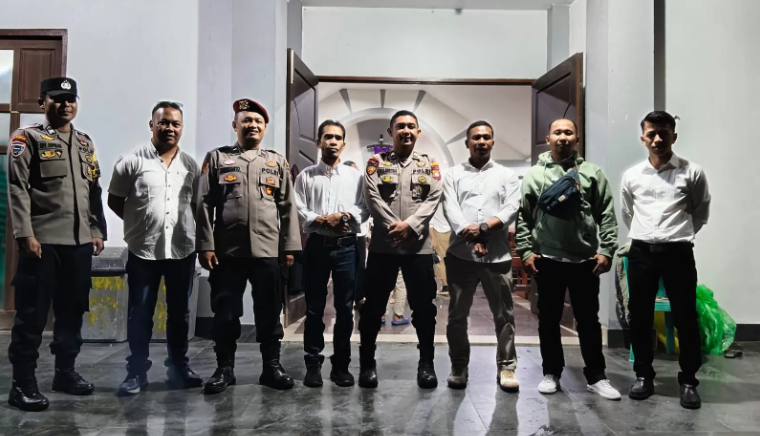 Sinergi Polsek Ngabang dan Masyarakat Amankan Rangkaian Ibadah Paskah 2025 di Landak
