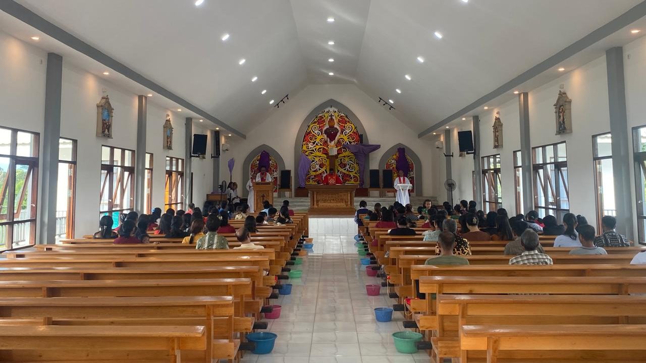 Polsek Meranti Amankan Ibadah Misa Jumat Agung di Gereja Hati Kudus Yesus