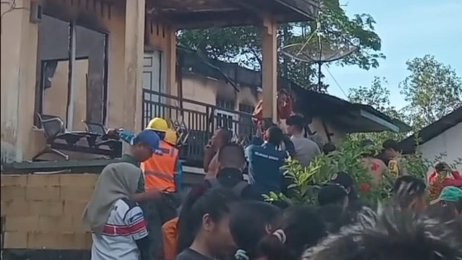 Lurah Tanjung Sekayam Kehilangan Rumah Akibat Kebakaran di Sanggau