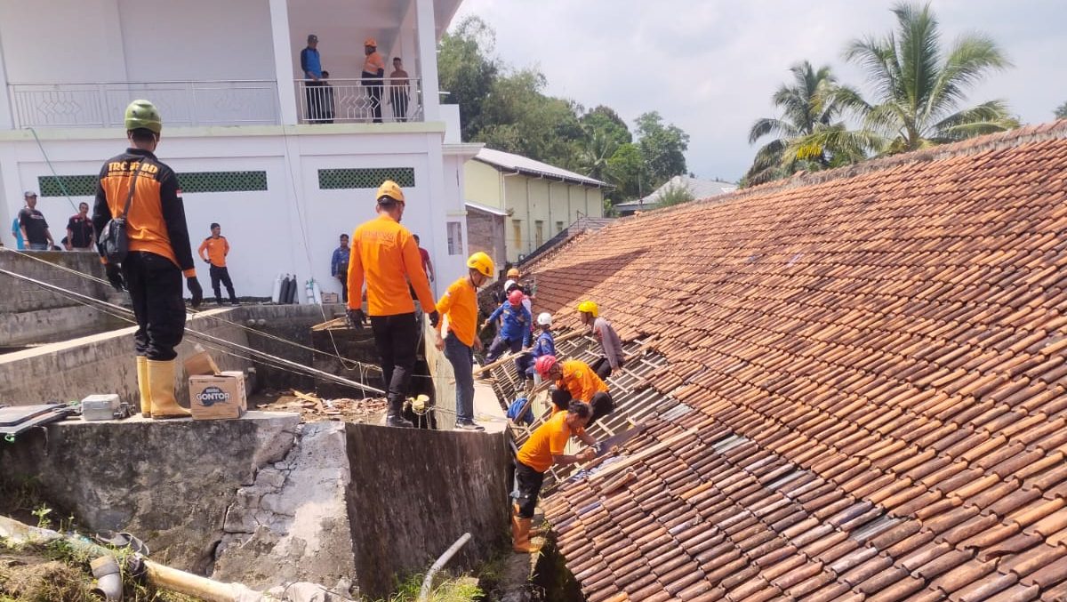 Empat Santri Tewas Tertimpa Tembok Penampungan Air di Magelang