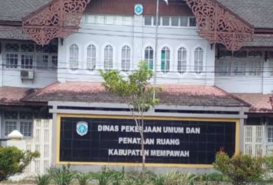 KPK Kerahkan Puluhan Petugas Geledah Kantor Dinas PUPR Mempawah