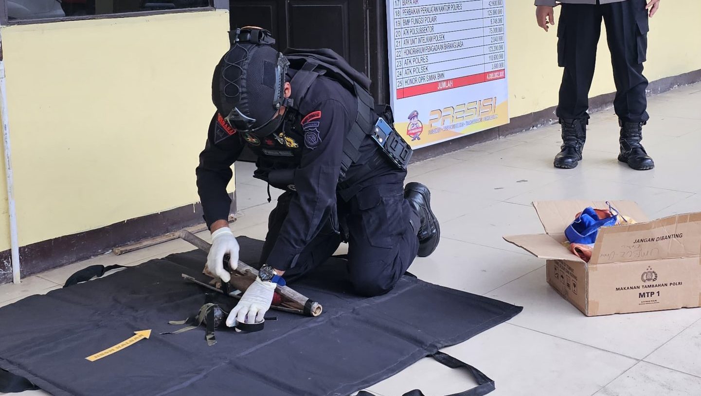 Polres Ketapang dan Brimob Polda Kalbar Musnahkan Mortir dan Granat Aktif Temuan Warga