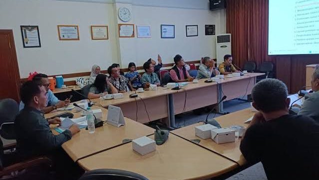 Peringatan Hardiknas 2025 di Sintang Wajibkan Peserta Upacara Pakai Pakaian Adat