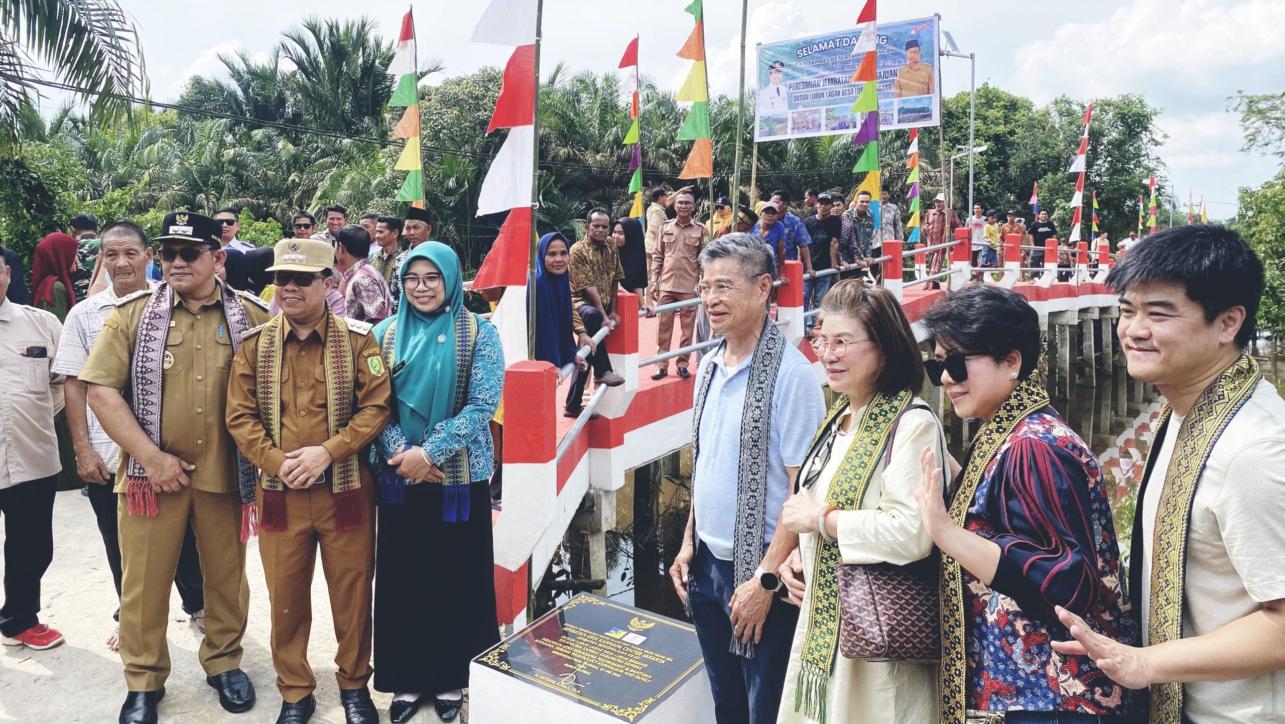 Bupati Sambas Resmikan Jembatan Berkah Berkemajuan ke-57 di Desa Lubuk Dagang