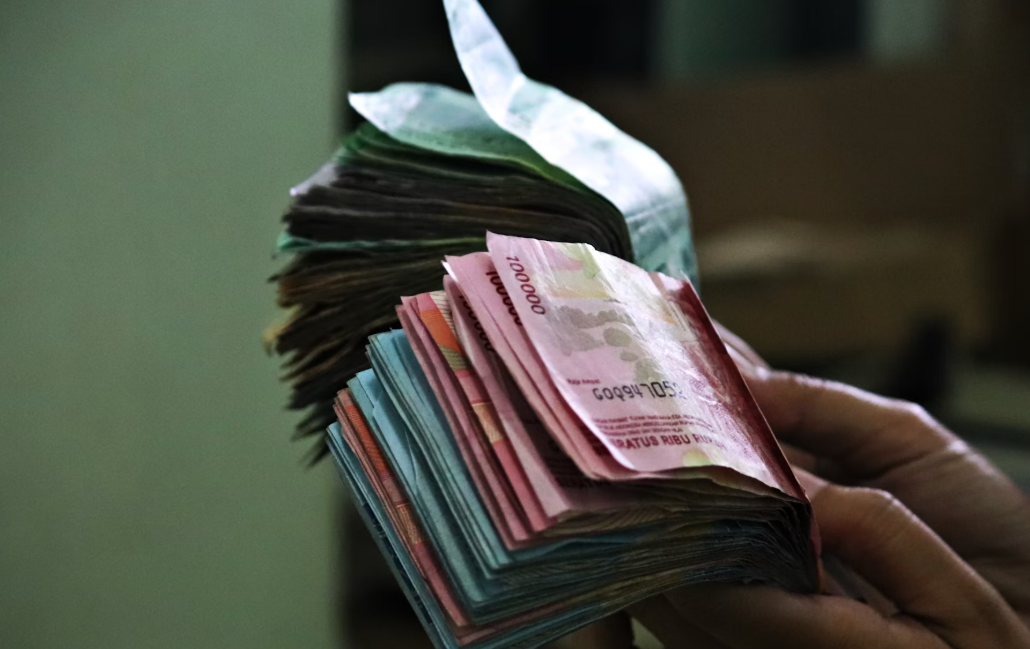 Rupiah Menguat Tipis Jadi Rp16.396 per Dolar AS Usai BI Pangkas Suku Bunga