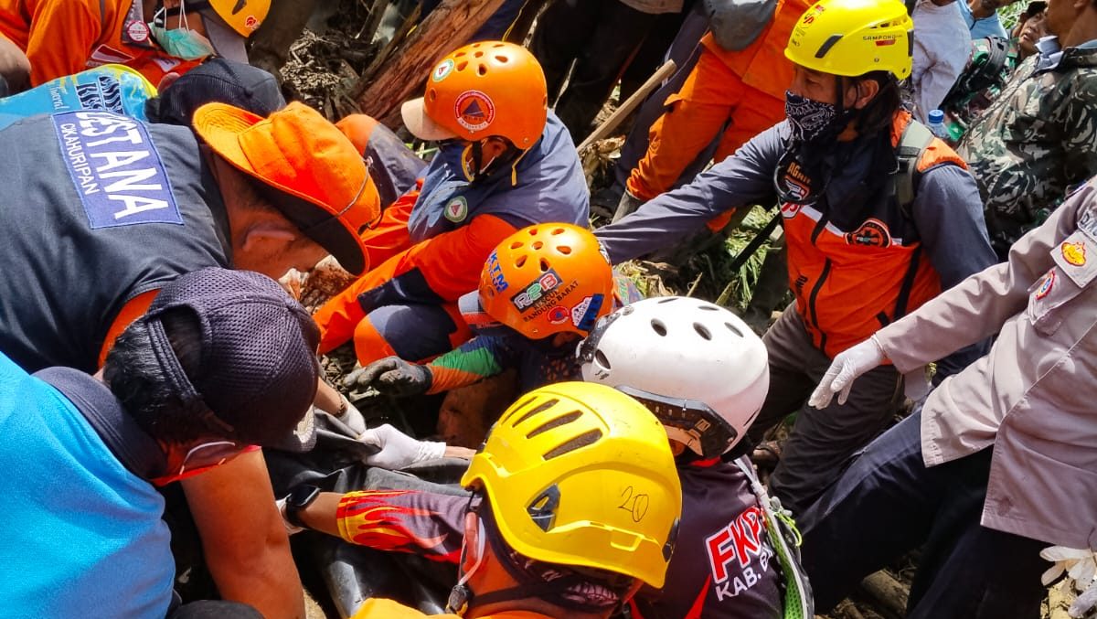 Hari ke-5 Operasi SAR: Lansia Korban Longsor di Lembang Berhasil Ditemukan