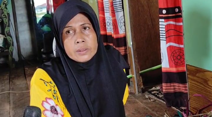 Dari Tepi Laut ke Pasar Internasional: Darlina, Penjaga Tradisi Anyaman Tikar Asal Selakau Sambas