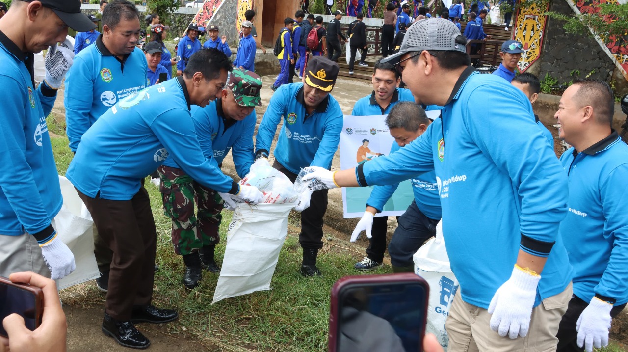 Hari Lingkungan Hidup 2025, Wakapolres Sekadau Ajak Kurangi Plastik Rumah Tangga