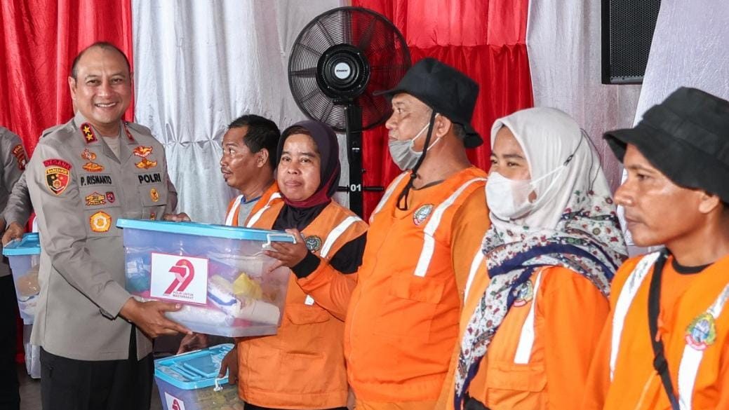 Polda Kalbar Gelar Bakti Sosial Sambut Hari Bhayangkara ke-79