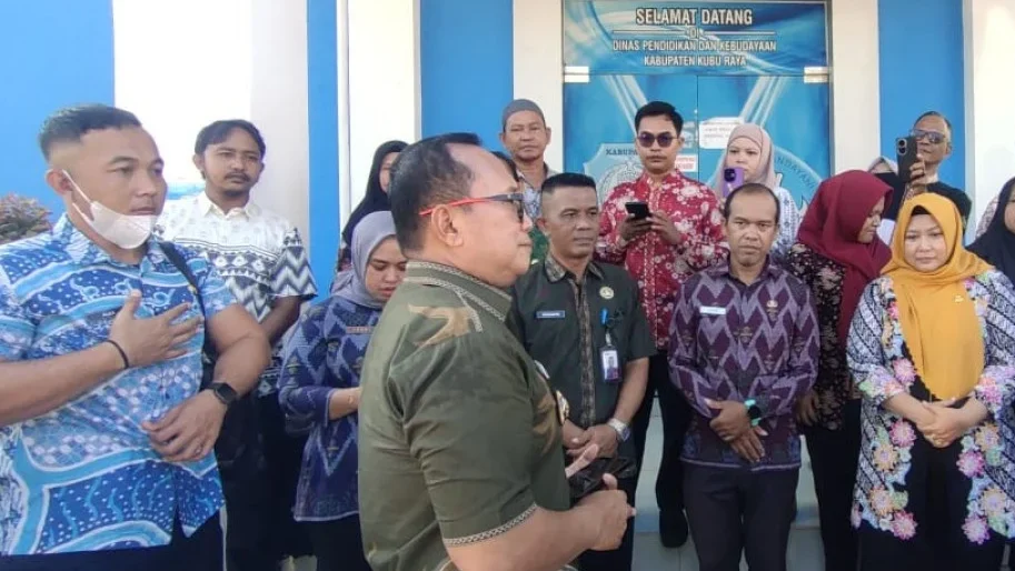 Bupati Kubu Raya Sidak Kantor Dinas Pendidikan, Temukan Banyak Pelanggaran Disiplin
