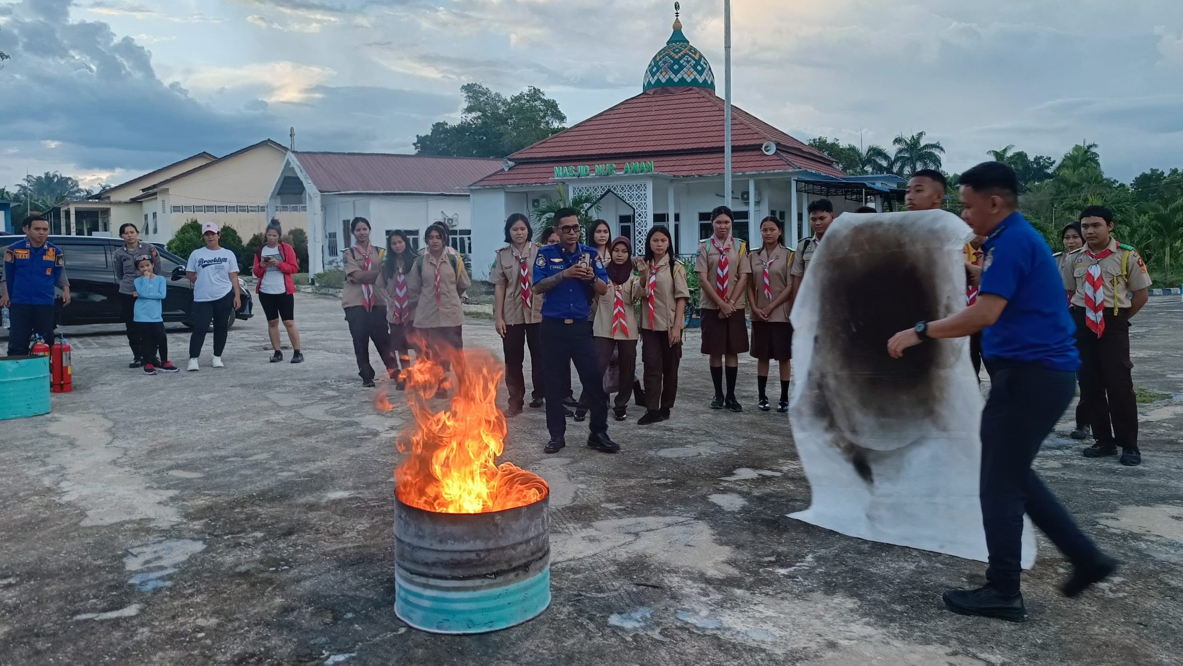 Bekali Siswa Pengetahuan APAR, Polres Landak Gelar Pelatihan Penanggulangan Kebakaran