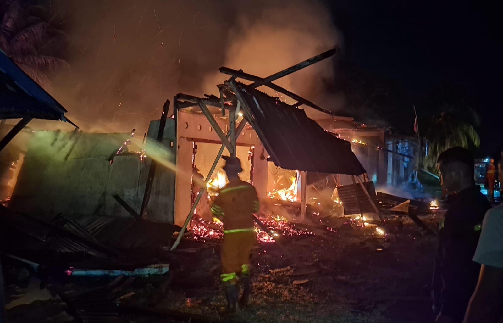 Api Lahap Lima Ruko di Tangaran, Kerugian Capai Ratusan Juta