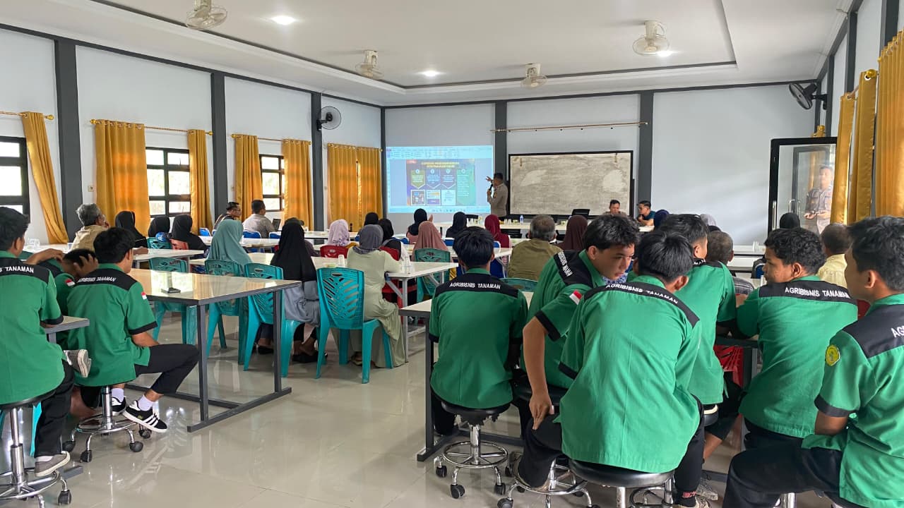 SMKN 1 Teluk Keramat Jadi Sekolah Pelopor dalam Program Ketahanan Pangan Jagung Polres Sambas