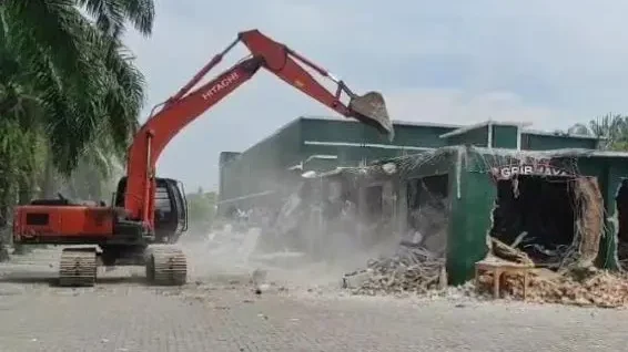 Markas GRIB Sumut Dirobohkan, Bobby Nasution: Tempat Ini Tidak Ada Legalitasnya dan Jadi Sarang Narkoba