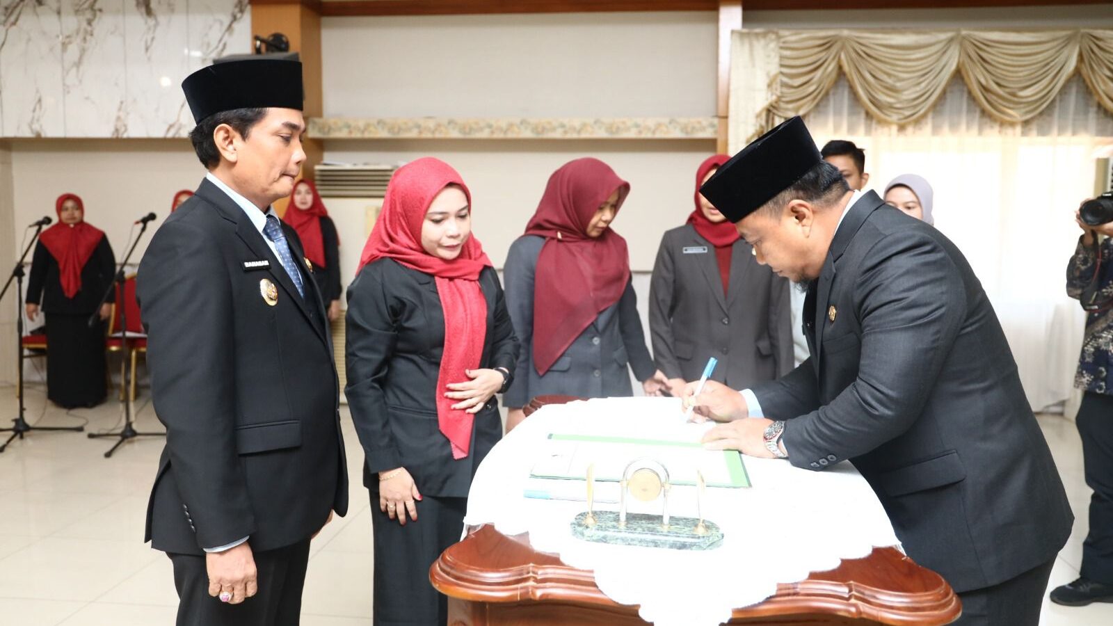 Lantik Puluhan Pejabat Baru, Wawako Pontianak Bahasan: ASN Harus Proaktif, Jangan Tunggu Viral