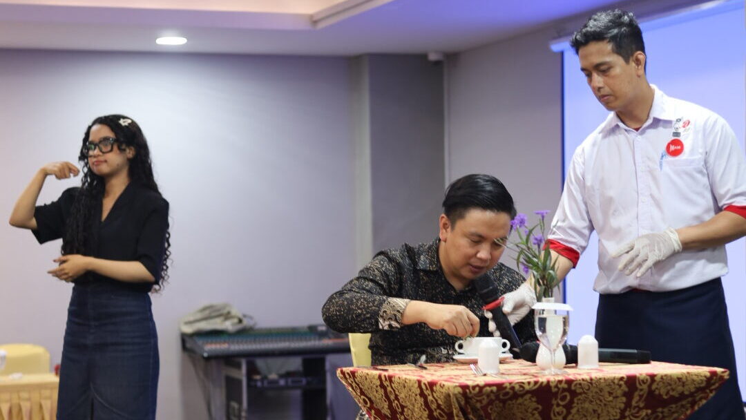 Mercure & ibis Pontianak Gelar Pelatihan Table Manner Bersama West Borneo Deaf Community