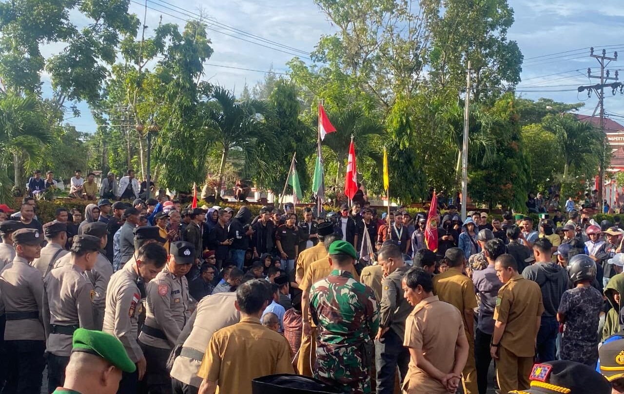 Ketua DPRD Sambas Janji Tindaklanjuti Tuntutan Aksi, Soroti Masalah PETI