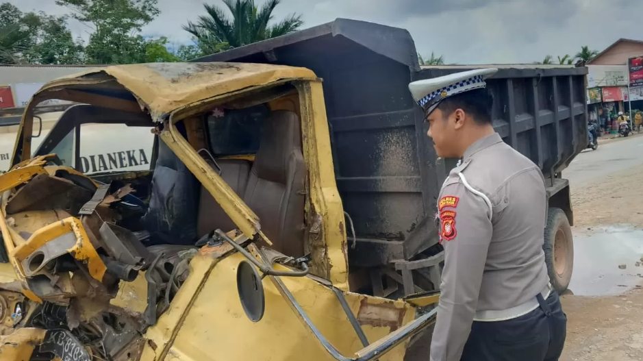 Kecelakaan Dump Truck di Kubu Raya, Dua Orang Dilarikan ke Rumah Sakit
