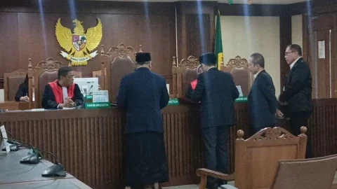 KTP Belum Lengkap, Sidang Gugatan terhadap Gibran Rakabuming Raka Kembali Tertunda