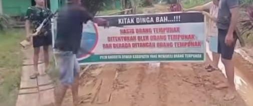Protes Jalan Rusak di Medsos, Warga Remiang Tempunak Pertanyakan Nasib Dana Perbaikan