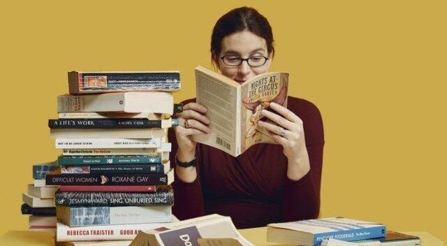 Kapan Waktu Terbaik untuk Baca Buku? Ternyata Bukan Cuma Sebelum Tidur