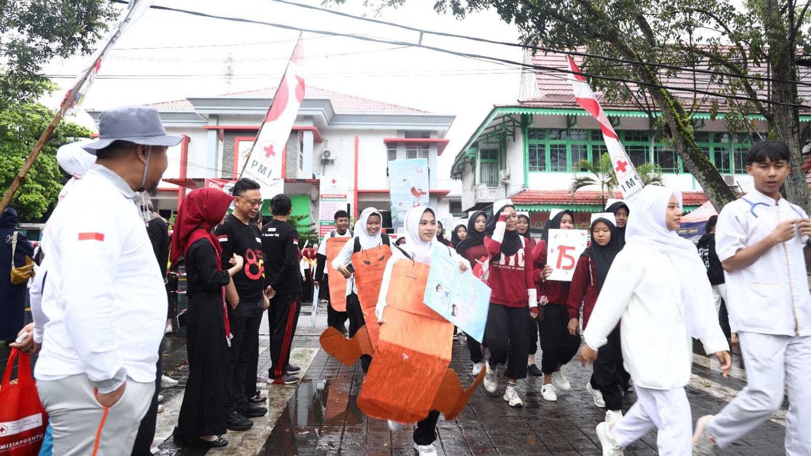 Semarak HUT ke-80 PMI, Ribuan Warga Pontianak Ikut Karnaval dan Kampanye Donor Darah