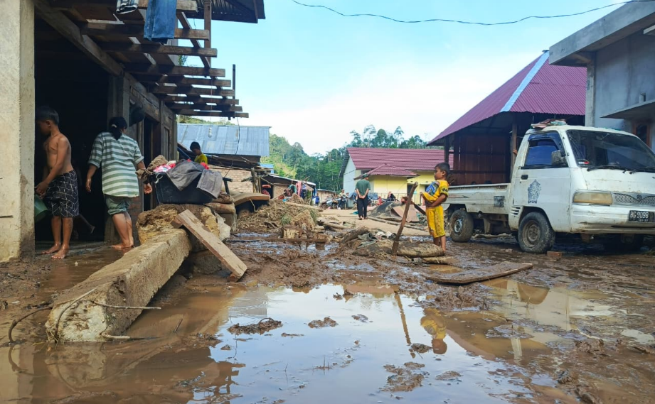 Laporan BNPB: 25 Bencana Landa Indonesia dalam 24 Jam, Karhutla di Kalbar Renggut 2 Jiwa