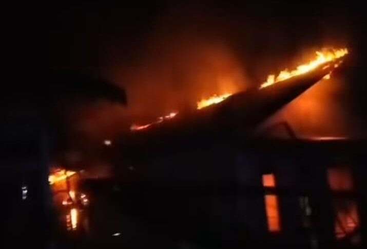 Kebakaran di Selakau Timur Sambas: Satu Keluarga Kehilangan Tempat Tinggal