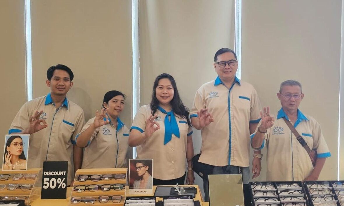 Harris Hotel Pontianak Hadirkan Yoga Perdana, Gandeng Optik untuk Periksa Kesehatan Mata