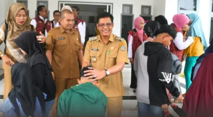 Pelepasan Siswa Sekolah Rakyat, Wabup Amru: Wujud Komitmen Pemerintah Putus Mata Rantai Kemiskinan Melalui Pendidikan
