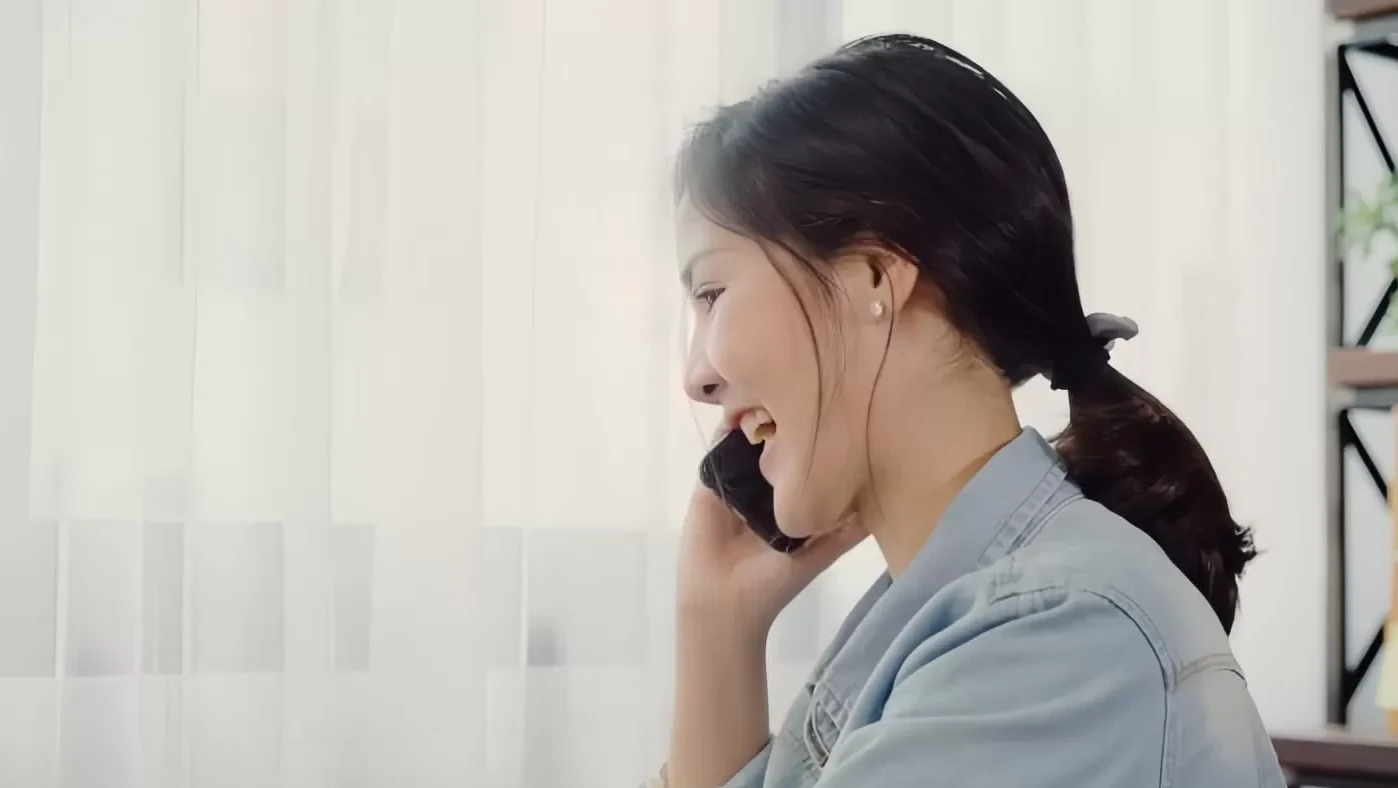 Dunia Terasa Berat? Ini 4 Alasan Kenapa Suara Mama Selalu Meringankan Beban