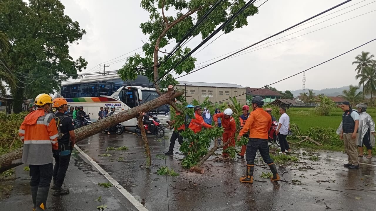 Update Bencana BNPB: Cuaca Ekstrem Landa 5 Daerah, Banjir dan Kekeringan Terjadi Bersamaan
