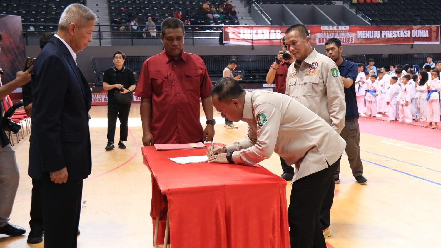 Wagub Krisantus Kurniawan Resmi Pimpin INKANAS Kalbar, Siap Cetak Karateka Handal