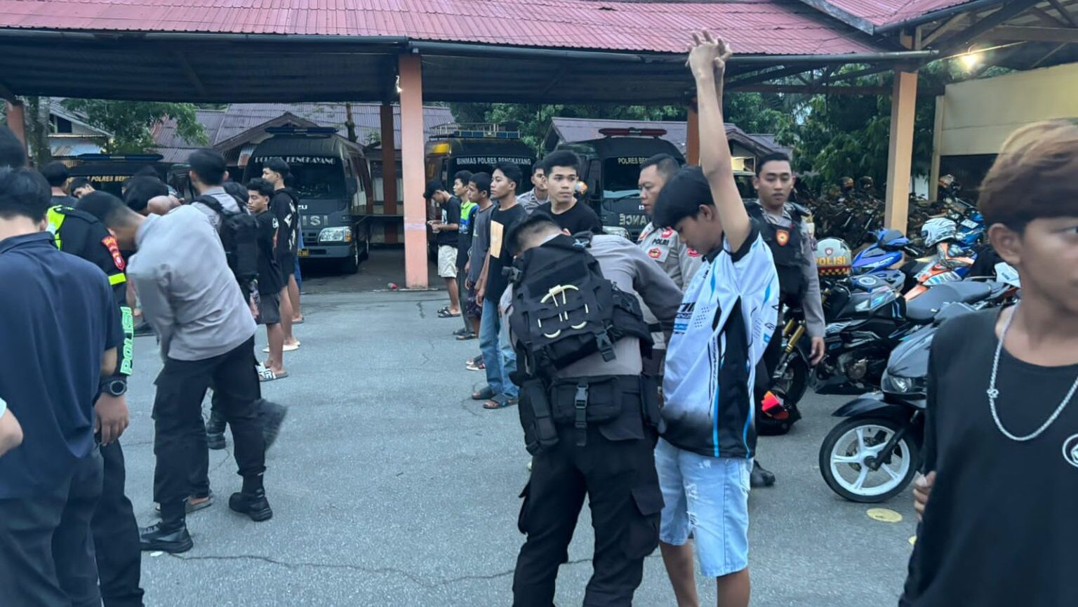 Razia Knalpot Brong, Polres Bengkayang Amankan 30 Remaja dan 25 Motor