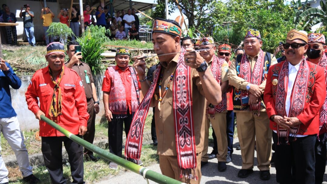 Wagub Krisantus dan Bupati Ontot Resmikan Rumah Betang Bidayuh Labak Nyeru di Entikong