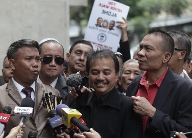 Roy Suryo Ditemani Dokter Tifa Diperiksa: Nasib Ditahan atau Tidak di Kasus Ijazah Jokowi?