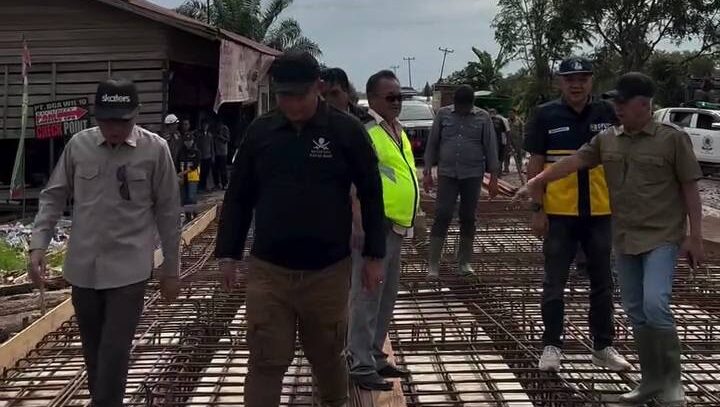 Target Kejar Tayang Nataru, Bupati Ketapang Tinjau Pengecoran Titik BGA di Ruas Pelang-Kepuluk