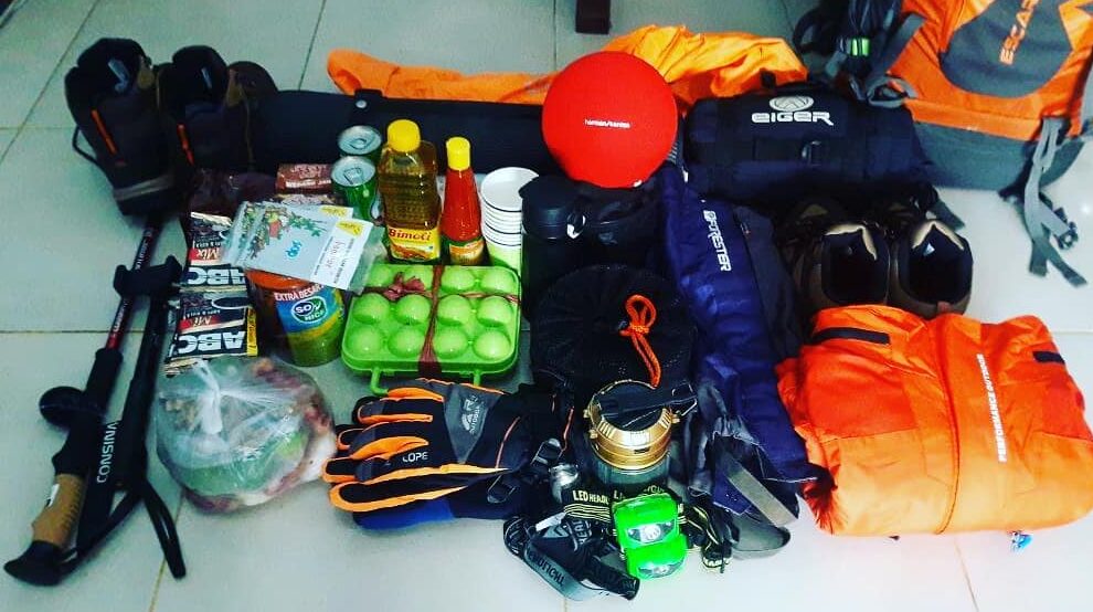 Pemula Wajib Tahu! Ini 5 Tips Naik Gunung Agar Aman dan Tidak Kapok