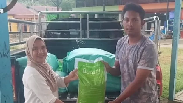 Bantu Tekan Biaya Produksi, Pemkab Melawi Distribusikan Benih dan Herbisida Gratis