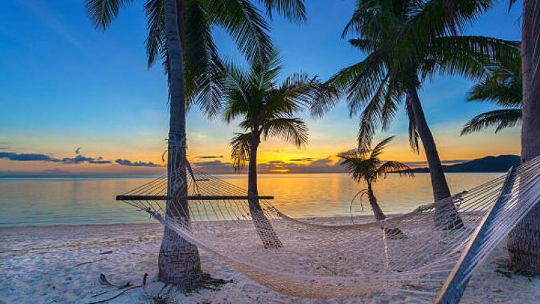 Lelah Mental? Ini 4 Alasan Kenapa Pantai Adalah Tempat Healing Terbaik