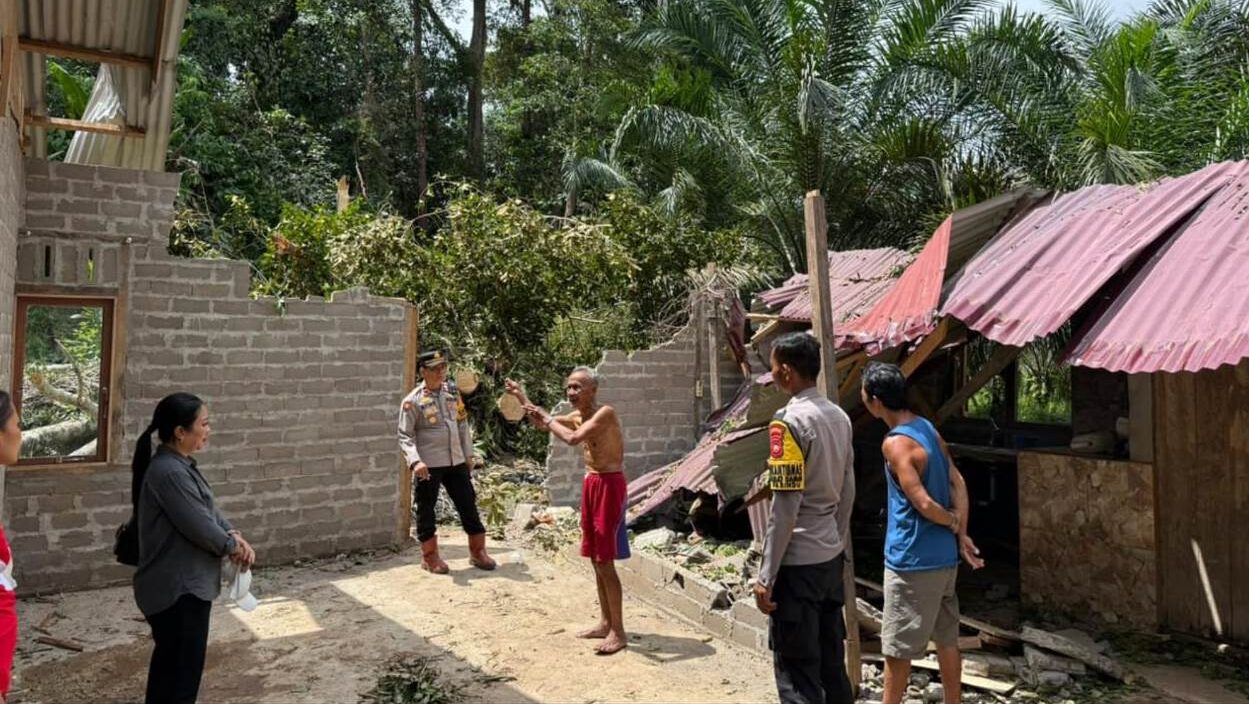 Niat Perbaiki Listrik Warga, Teknisi di Parindu Tewas Tertimpa Pohon Tumbang