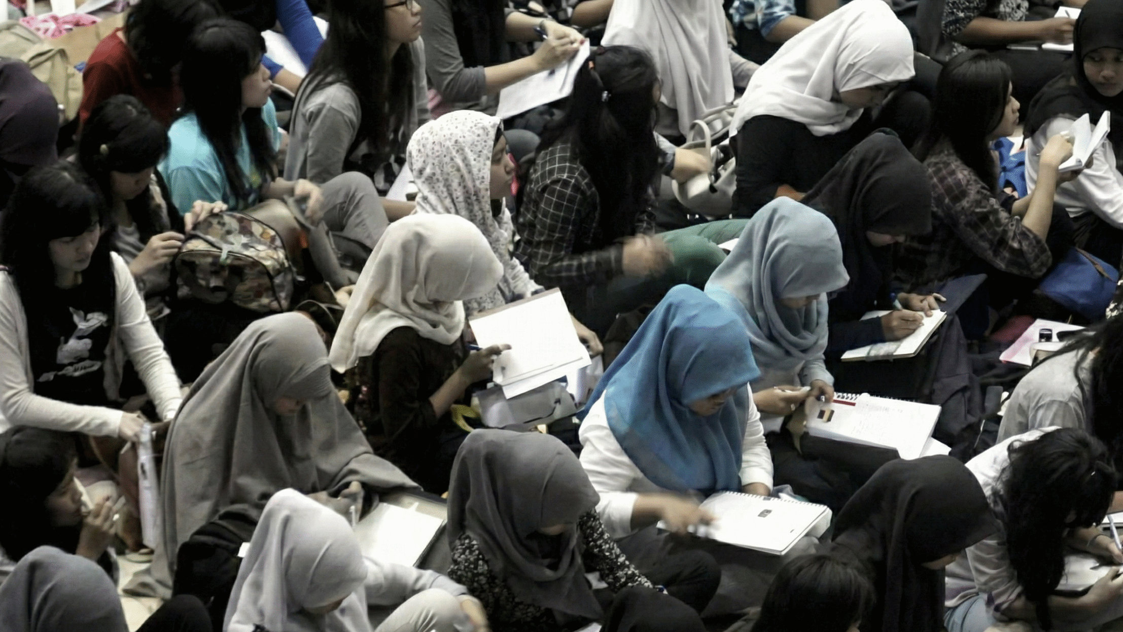 Jangan Hanya Lihat Enaknya, Ini 5 Kelemahan Bekerja Sambil Kuliah yang Harus Diwaspadai