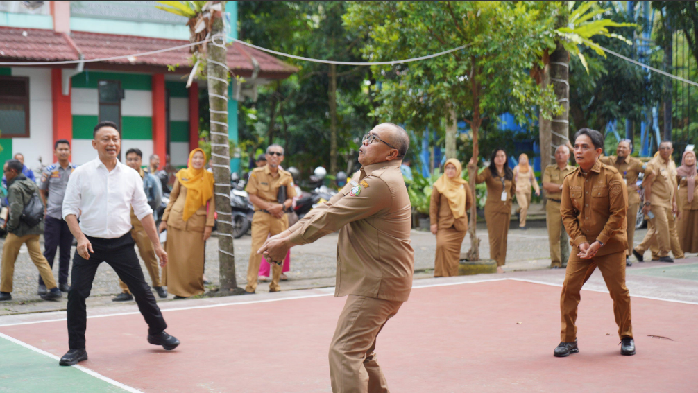 Lepas Penat Tumpukan Berkas, Ribuan ASN Pontianak 'Tumpah' di Lapangan Voli