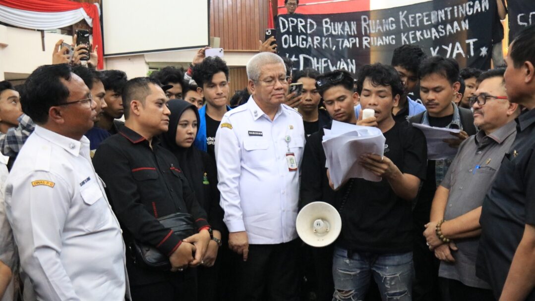 Didemo Mahasiswa Soal Pemerataan Pembangunan, Sekda Harisson Beberkan Alur Panjang Proyek Fisik di Kalbar