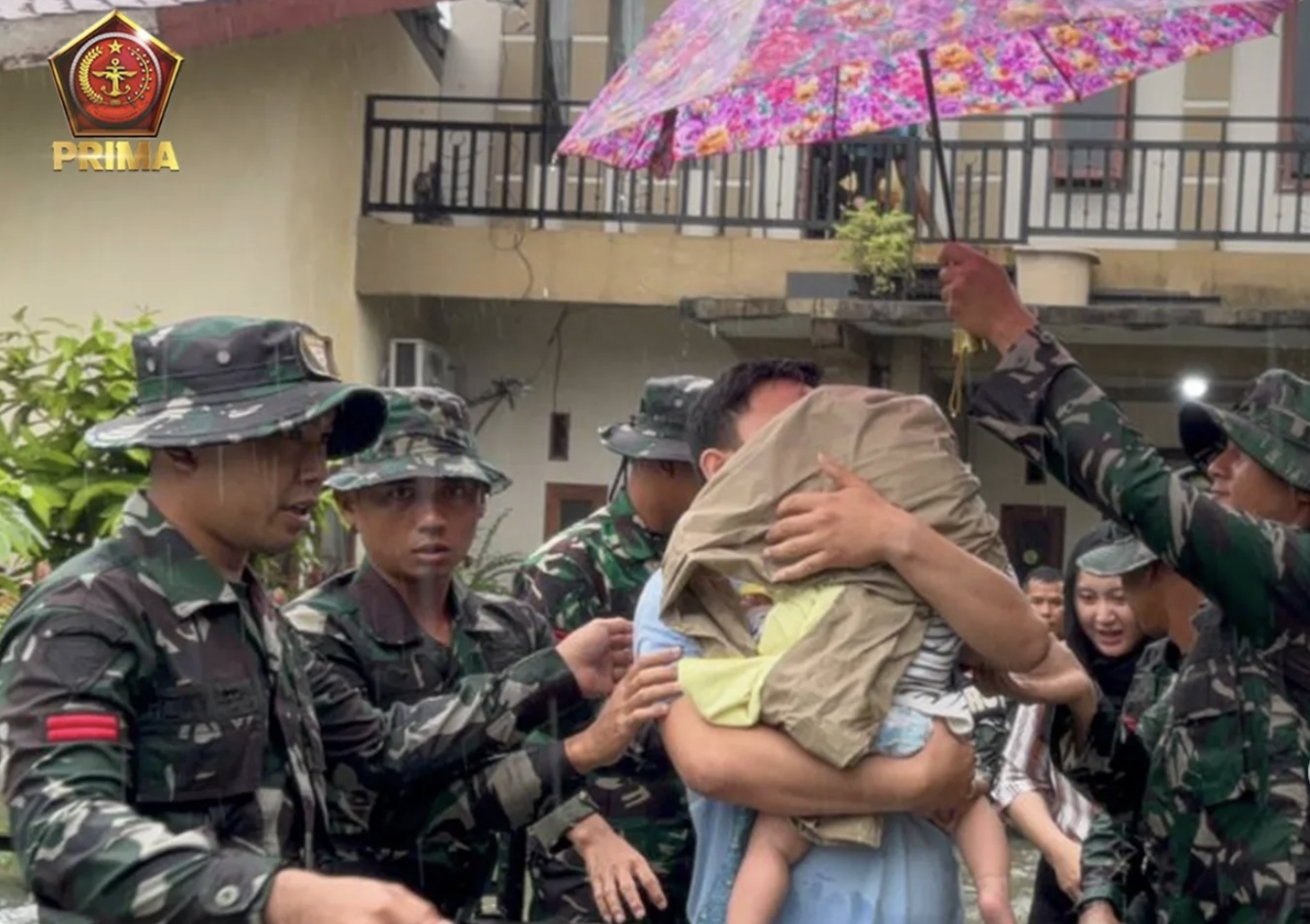 Air Sungai Babura Meluap, Banjir Medan Capai Ketinggian Sedada, Warga Dievakuasi TNI
