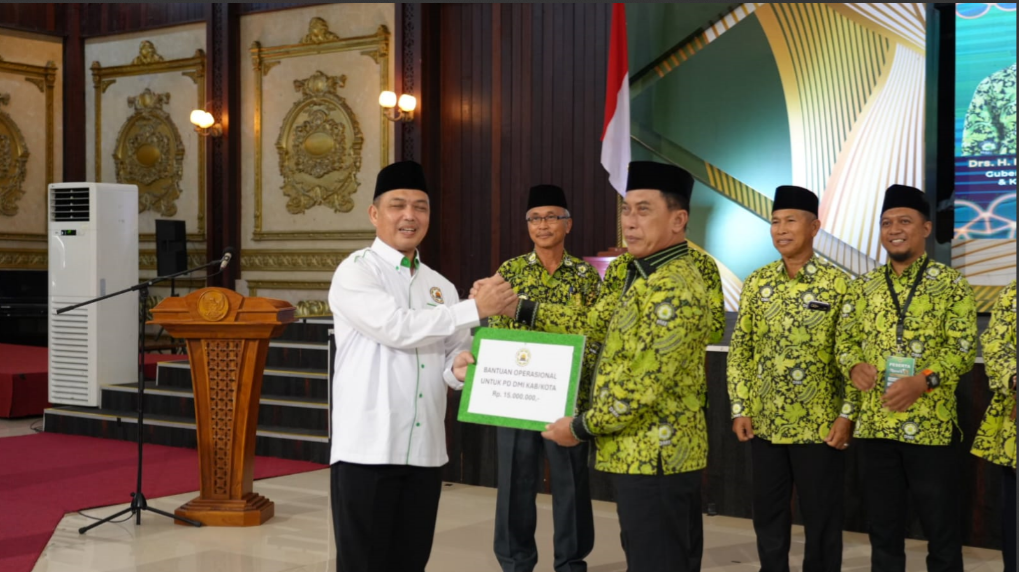 Jusuf Kalla Batal Hadir, Ria Norsan Tutup Muswil DMI Kalbar dengan Filosofi 'Batu Karang'