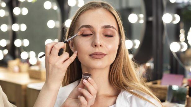 5 Tips Make Up Tahan Seharian, Anti Luntur dan Tetap Flawless Meski Berkeringat!
