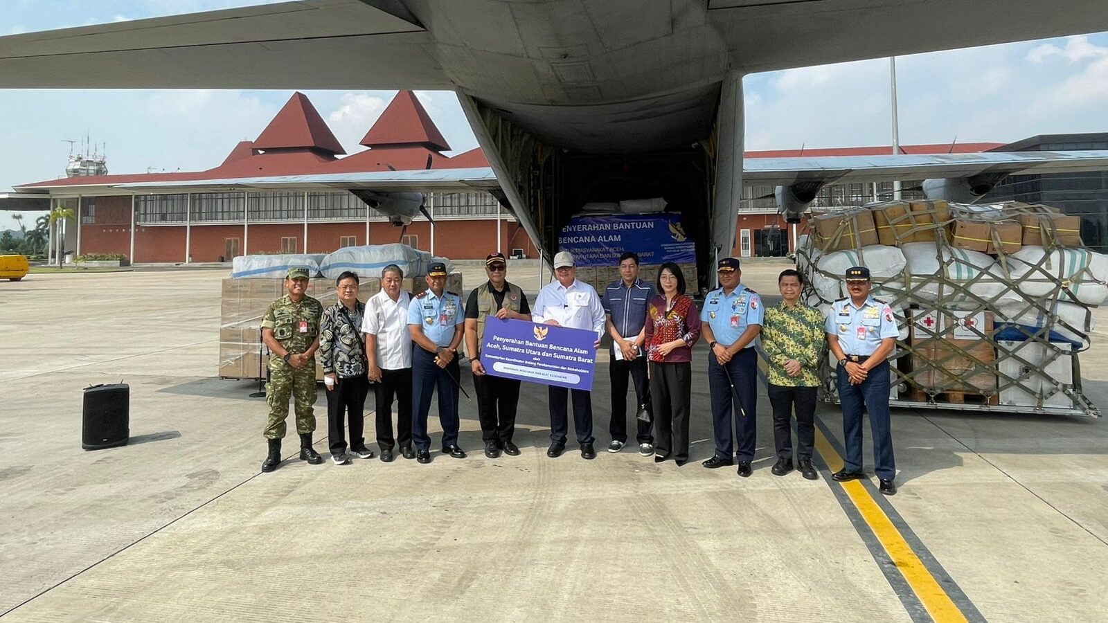 BNPB Distribusikan 40 Ton Bantuan Kemenko Perekonomian untuk Korban Bencana di Tiga Provinsi
