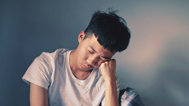 7 Penyebab Sulit Tidur Padahal Badan Capek: Waspadai Ritme Sirkadian Terganggu dan Gadget