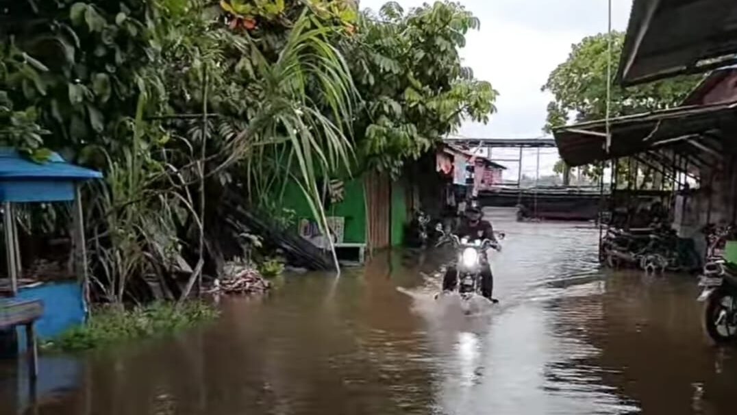 Banjir Rob di Teluk Pakedai Rendam Empat Desa hingga 70 Cm